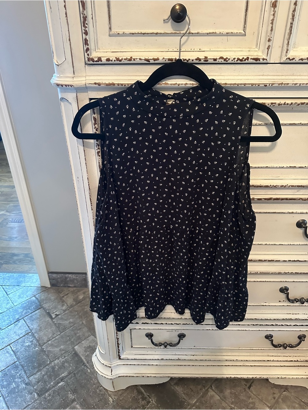 American Eagle Outfitters Black Floral Mock-Neck Cold Shoulder Top